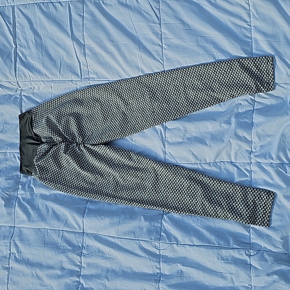 🆕️ Booty Enhancing Leggings Size S (As Seen On Tiktok) - Picture 3 of 4